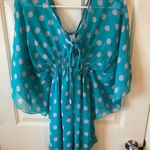 Blue and white polkadot woman’s top